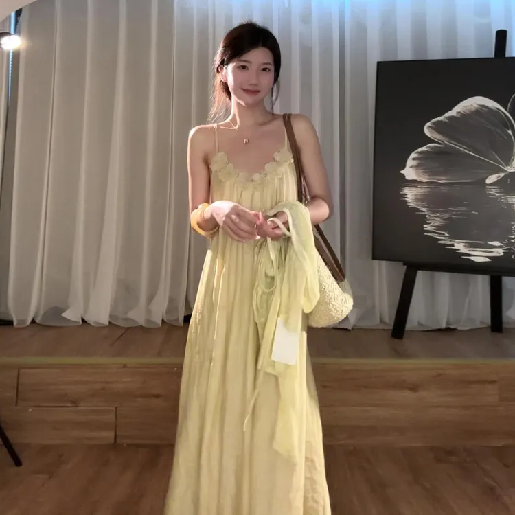 2025新款黄色吊带连衣裙子夏季海边度假女生韩系ins衣服沙滩长裙