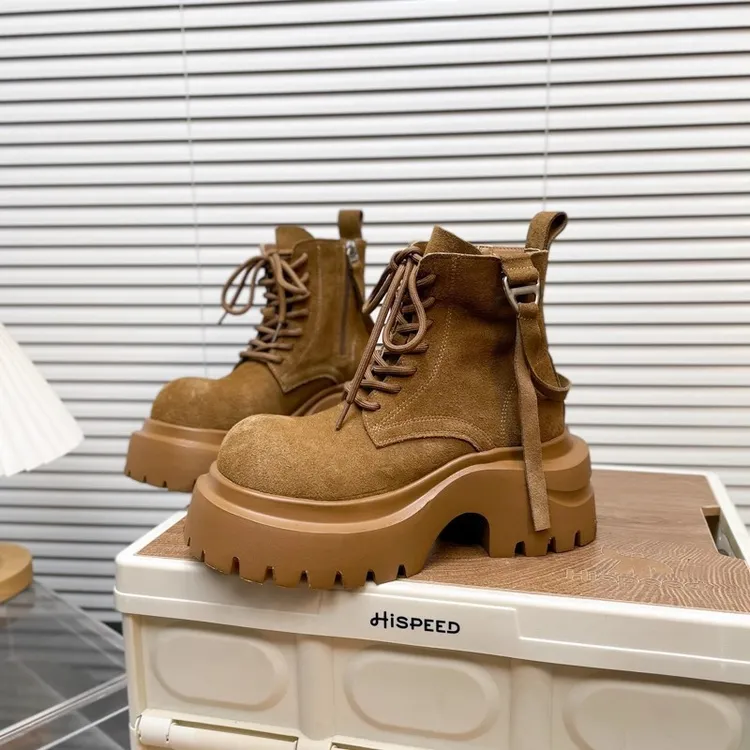 英伦风复古松糕马丁靴女2025秋季新款超绝洋气厚底增高短靴工装靴