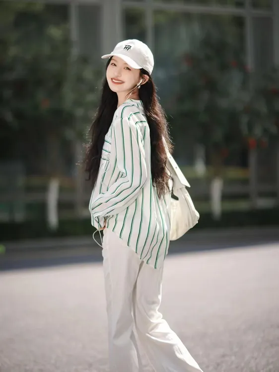 2025早春新款高级感减龄洋气条纹长袖上衣百搭休闲显瘦直筒裤套装