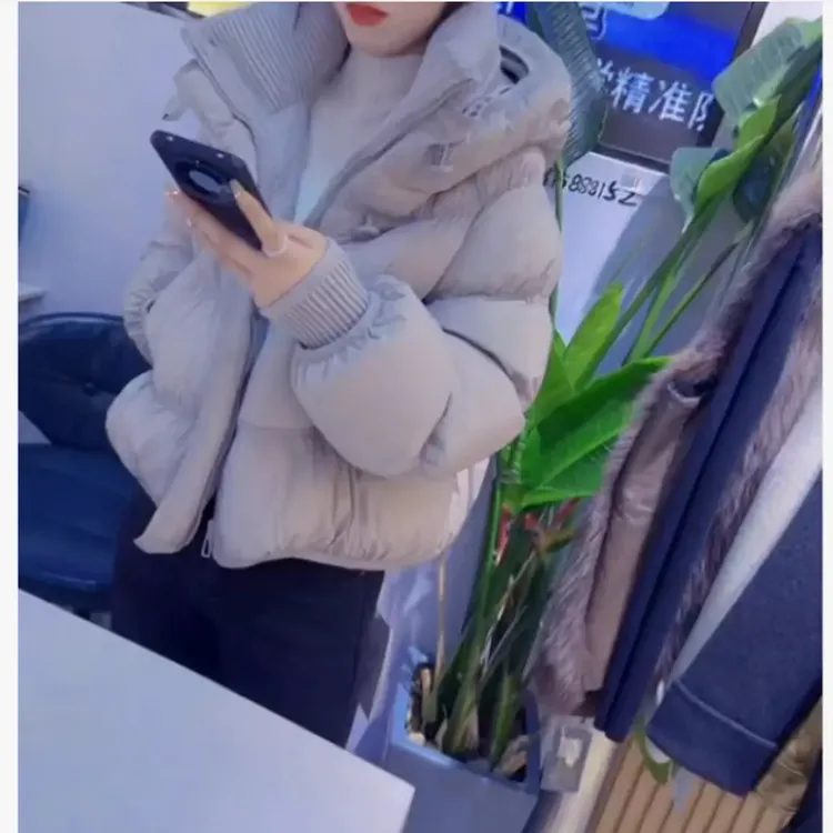 新款宽松型厚款连帽女款秋冬短外套收口袖短款