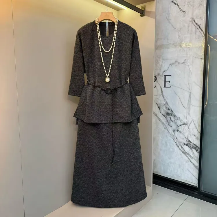 2025高级气质轻奢别致贵感收腰显瘦秋款设计时尚上衣+半裙25103