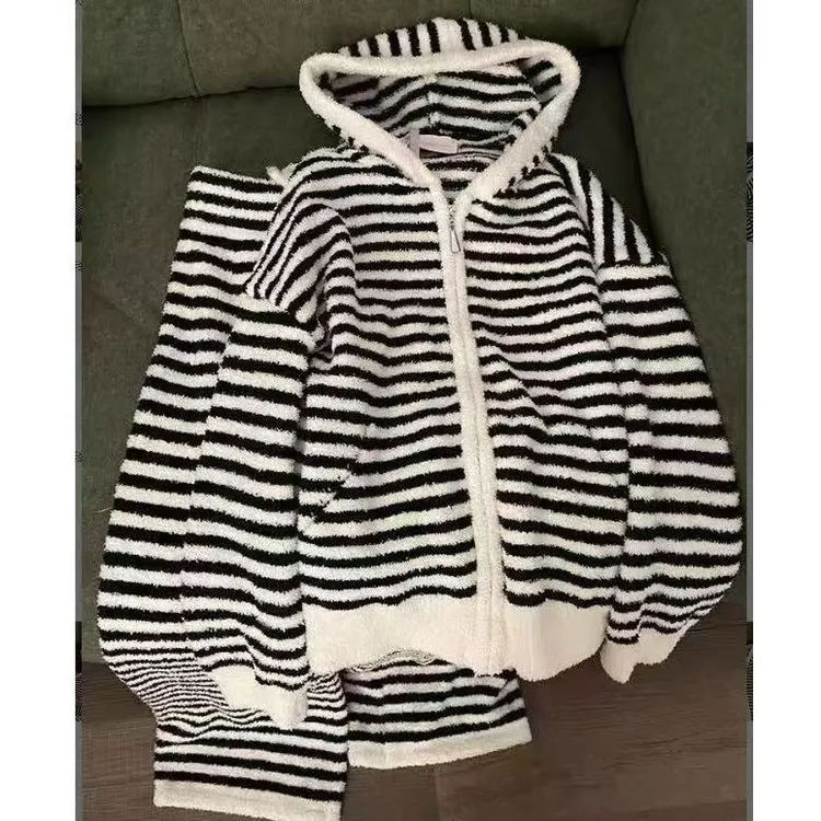 连帽睡衣女2025新款珊瑚绒长袖长裤加厚保暖拉链家居服可外穿套装