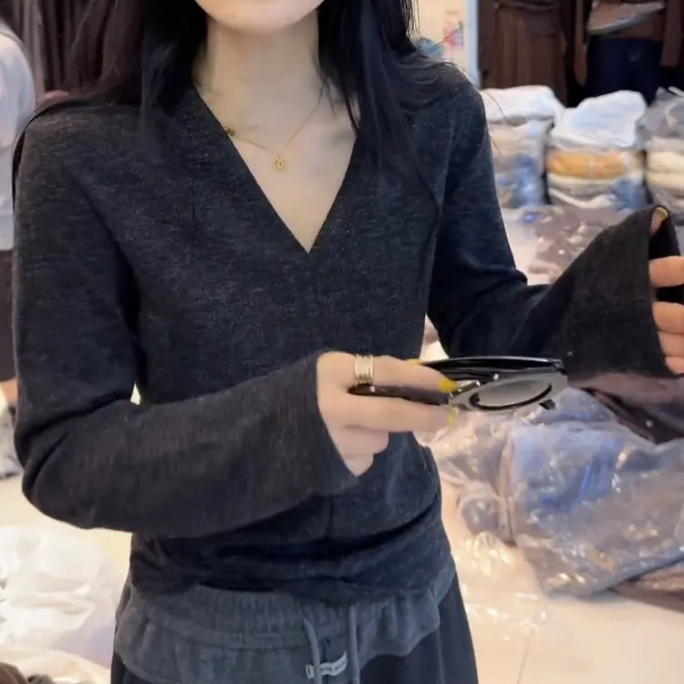 2025新款设计感V领长袖休闲百搭T恤LK2506763