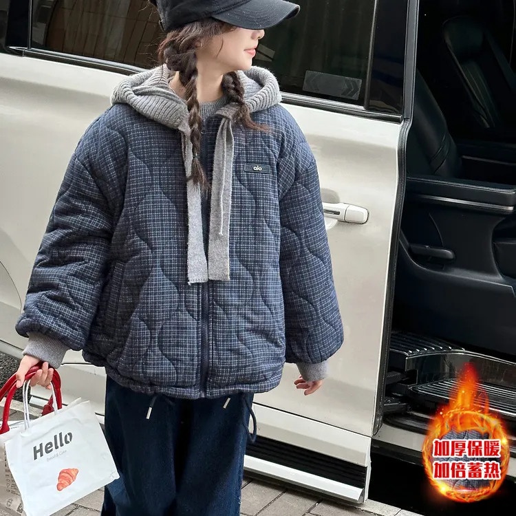 女童加绒棉服秋冬2025新款格子拼接连帽加厚冲锋衣防水棉袄保暖潮