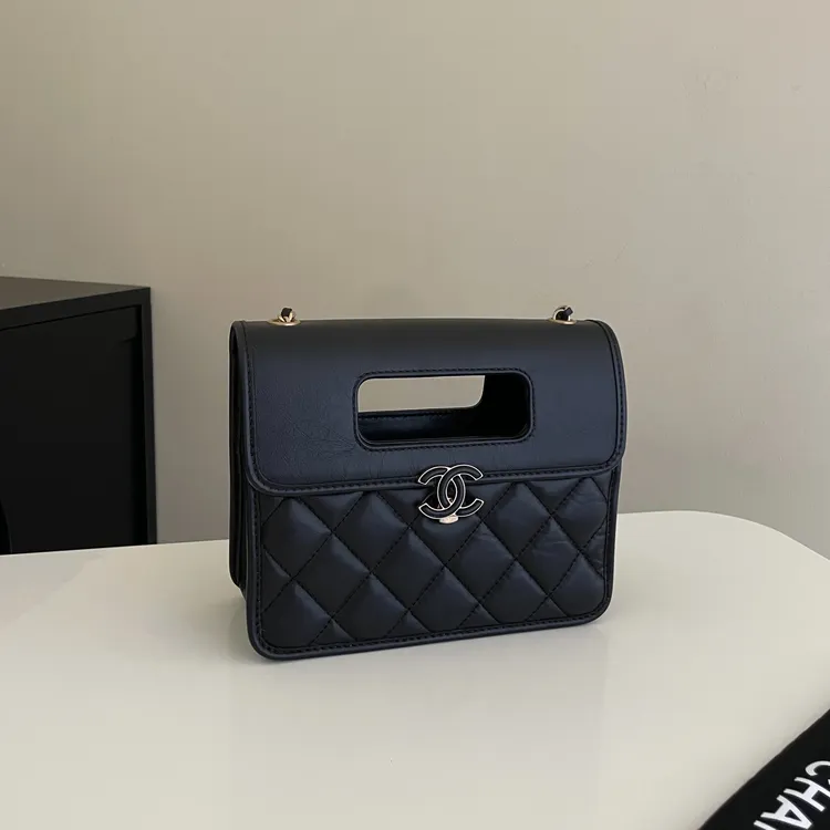 95新 Chanel/香奈儿 23S 黑金油蜡牛菱格纹手提斜挎公文包 6026