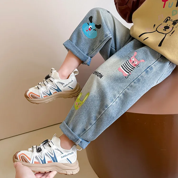 女小童卡通牛仔裤春秋款洋气女宝宝休闲运动裤春装小女孩直筒裤子