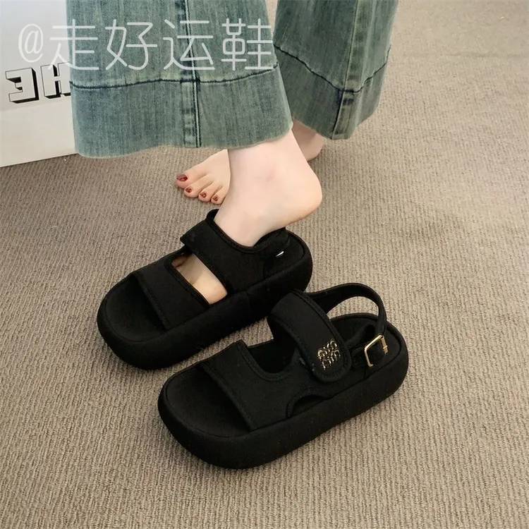 厚底黑色凉鞋女夏季外穿2025新款超火配裙子百搭软底不累脚罗马鞋