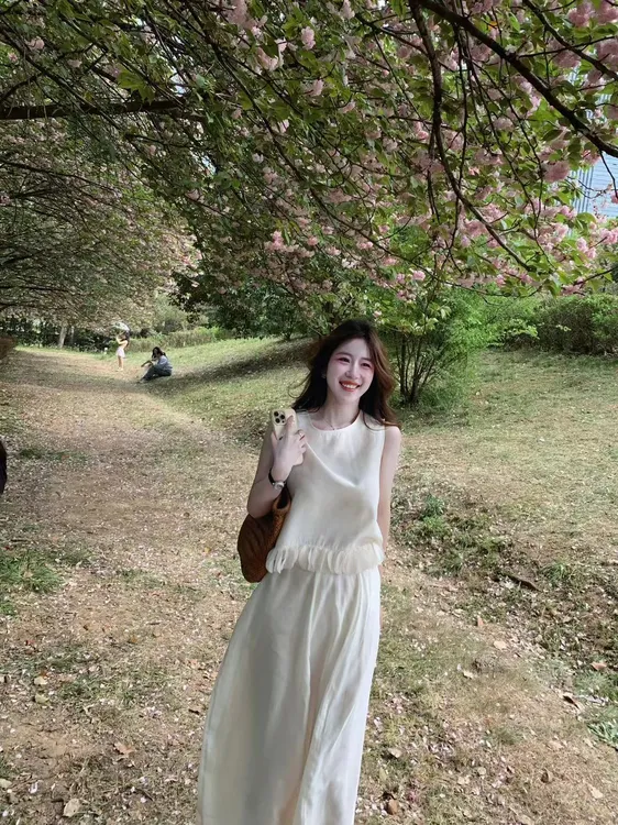 2025春夏新款温柔甜美花边无袖背心上衣百搭灯笼显瘦半身裙两件套