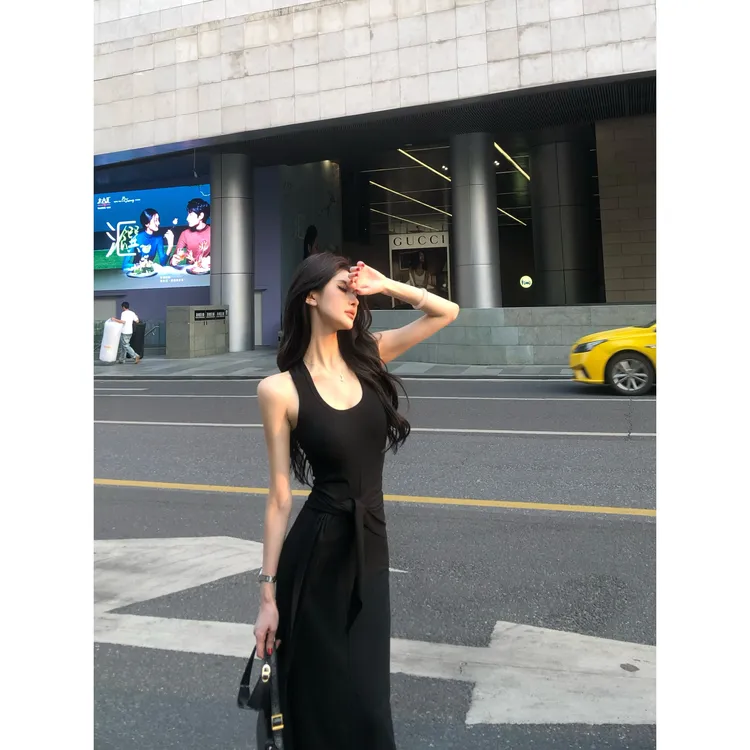 简约通勤 黑白u领无袖背心连衣裙慵懒高智感夏季收腰中长裙