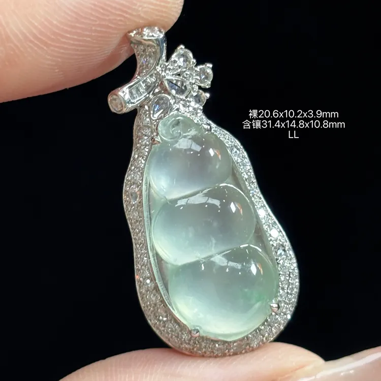 《缅甸翡翠珠宝严选》高冰飘绿四季豆玉石吊坠（下单咨询客服）LL
