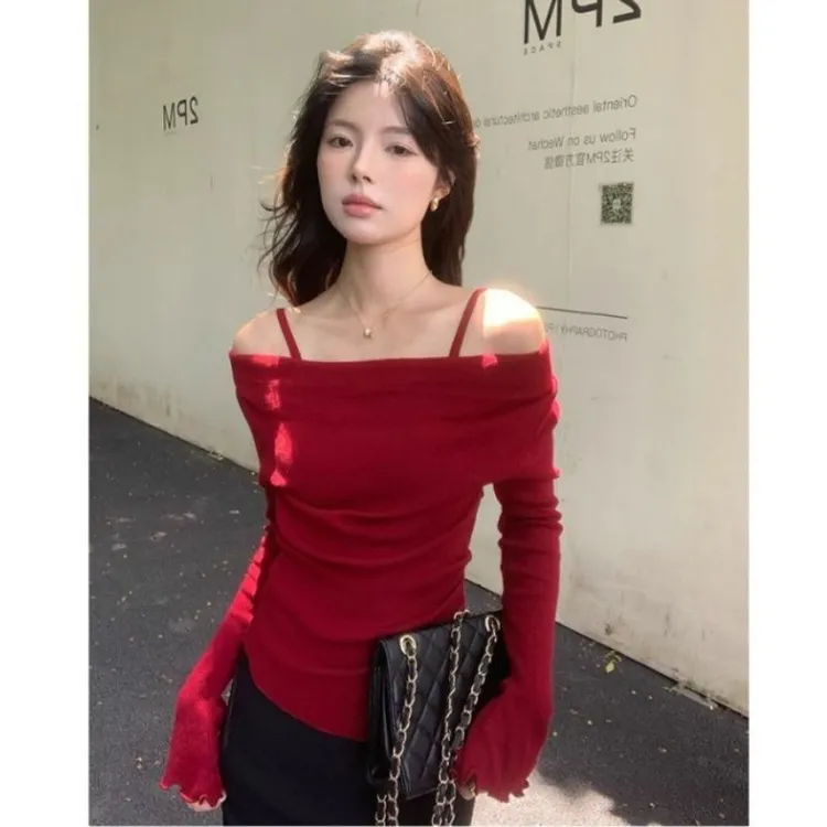 红色一字肩假两件吊带上衣女秋季新年穿搭衣服毛衣外穿气质针织衫