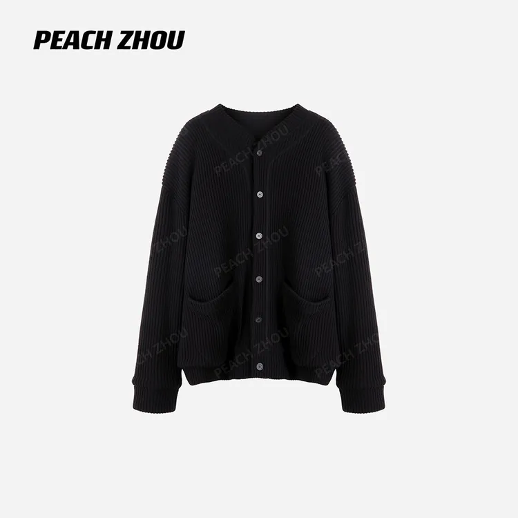 『PEACHZHOU』100棉针织坑条松驰贴袋宽松休闲圆领系扣毛衣开衫外套