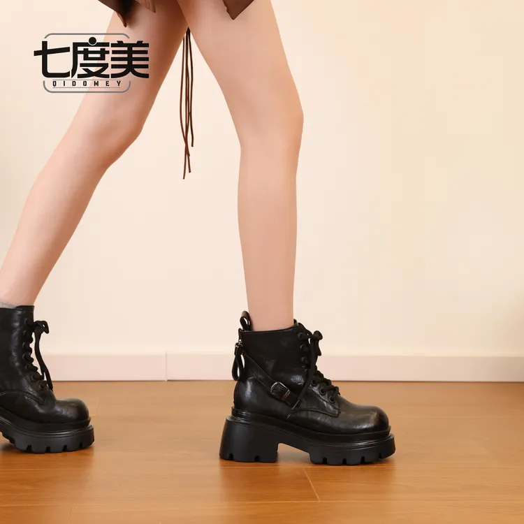 厚底马丁靴2025秋冬新款女士黑色高跟复古英伦风手抓纹设计感短靴