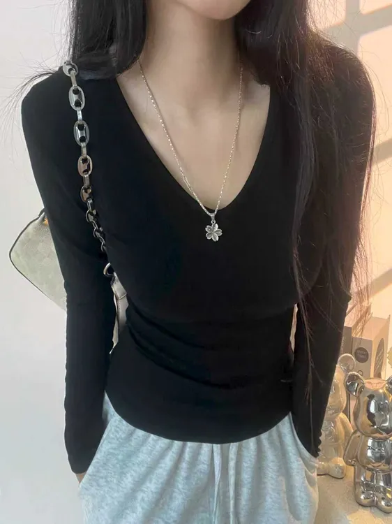 【轻奢辣妹穿搭】V领长袖打底衫女春夏秋冬内搭修身纯色T恤百搭7006
