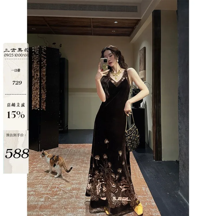 三吉黑花「9/28晚20点新品95折」【花本汐】丝绒蕾丝刺绣拼接连衣裙