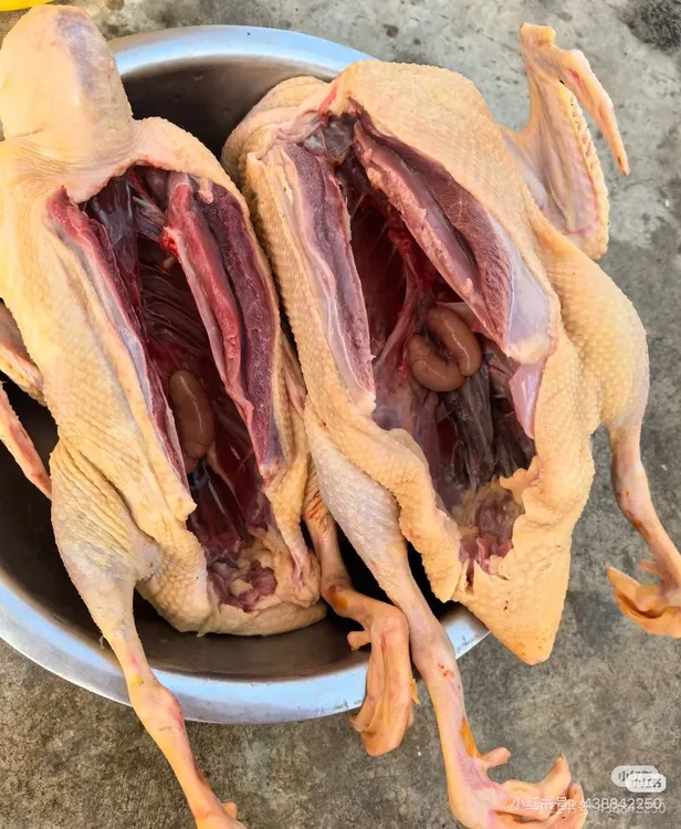 江西万载土鸭农家整只风干腊板鸭手工日晒腊鸭腿咸腊鸭特产