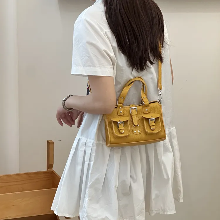 手拎托特包高级百搭机车风单肩斜挎包百搭洋气通勤斜跨包休闲气质