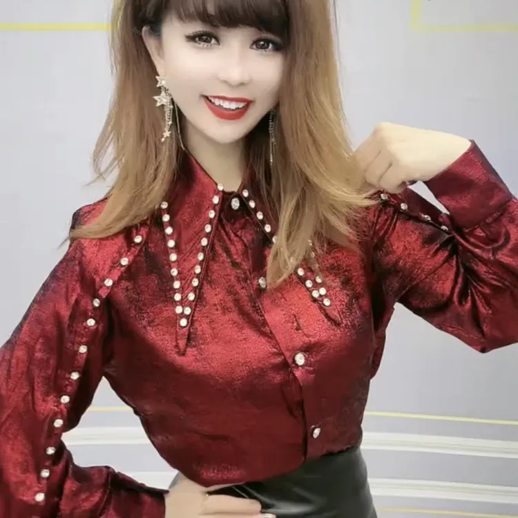 炫彩铆钉时髦长袖遮肉女装上衣
