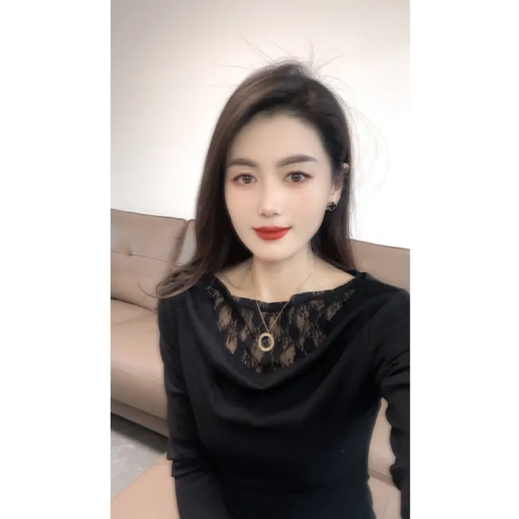 圆领蕾丝拼接打底衫2025年春秋新款修身显瘦纯色长袖百搭显瘦T恤