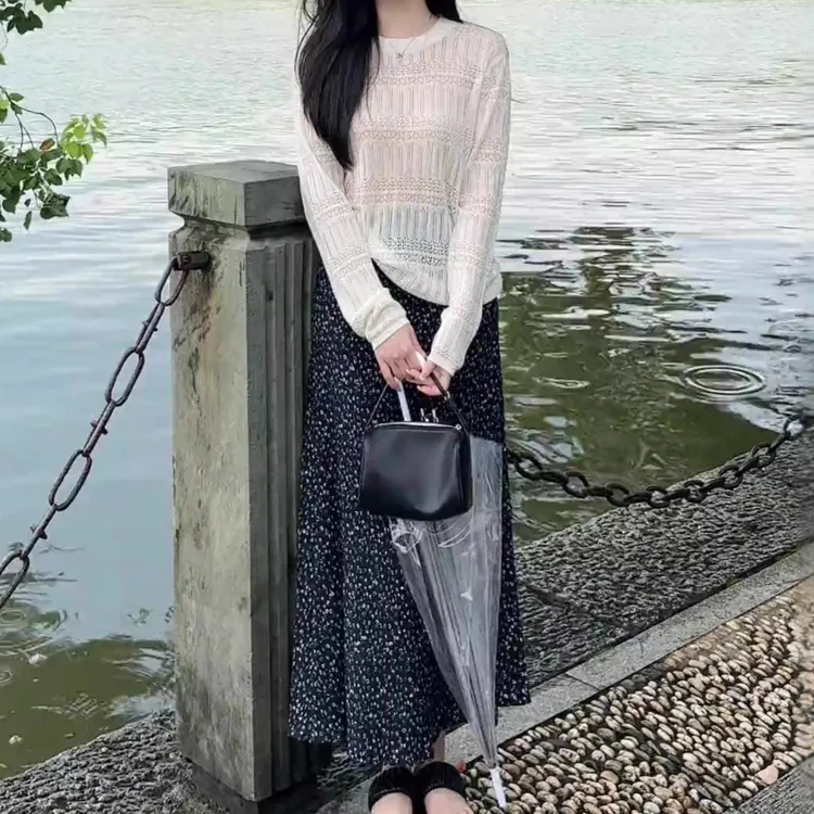 巨好看白色镂空花纹长袖针织上衣秋薄款透气上衣+半裙套装