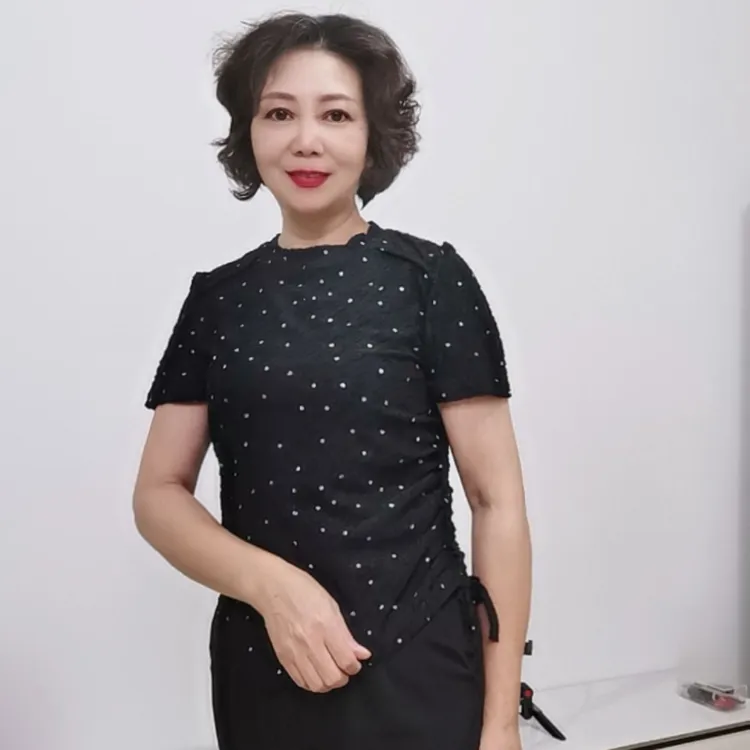 女士早秋新款短袖修身T恤常规款时尚波点小衫套头圆领提花波点