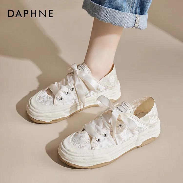 达芙妮小白鞋女2025新款秋冬超火爆款厚底帆布鞋新中式休闲板鞋爆