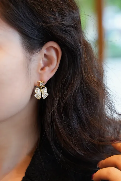 铜合金合成锆石耳饰 E0085时尚甜美气质轻奢蝴蝶结耳钉白色百搭