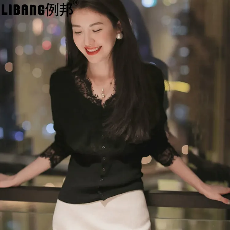 黑色蕾丝打底衫女高级感时尚洋气春秋新款内搭性感针织低v领上衣