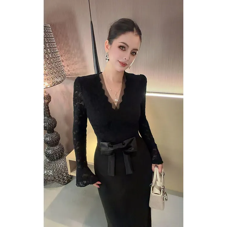 （回馈加绒加厚）V领网纱拼接蕾丝植绒上衣CS31374