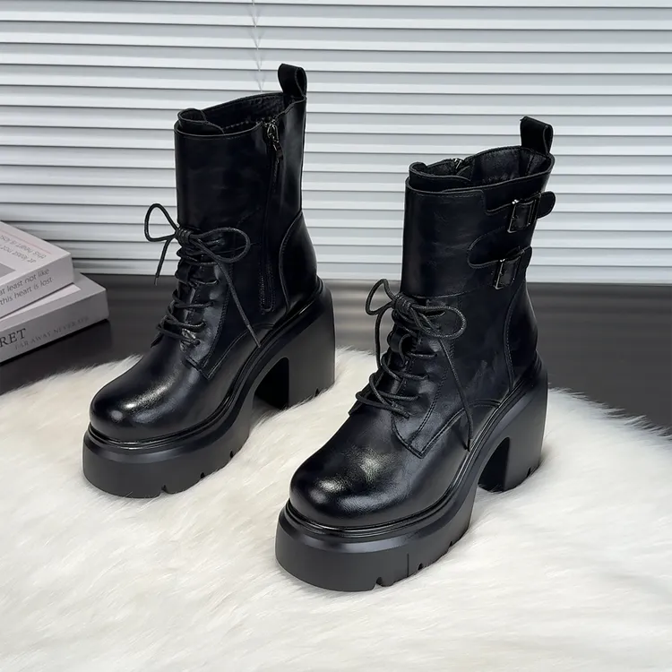 小个子增高超高跟短靴女秋冬新款松糕厚底靴子防水台皮带扣马丁靴