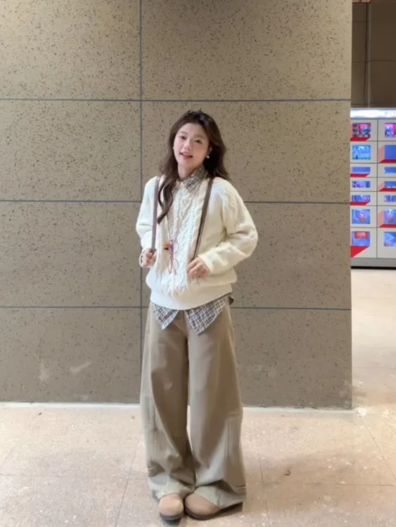 韩系通勤学院风米白色麻花针织套头毛衣女+POLO领格纹衬衫两件套