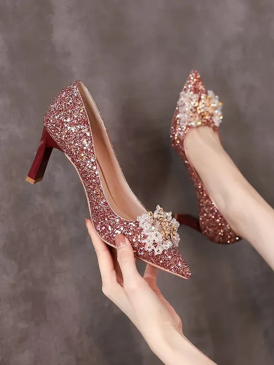 新款亮片优雅不累脚秀禾服粗跟尖头百搭婚鞋高跟鞋