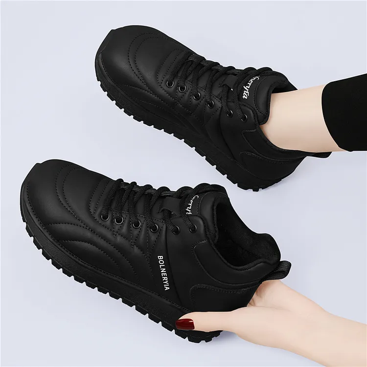 超软软底2025年妈妈鞋运动鞋平底防滑中老年休闲鞋旅游舒适女鞋