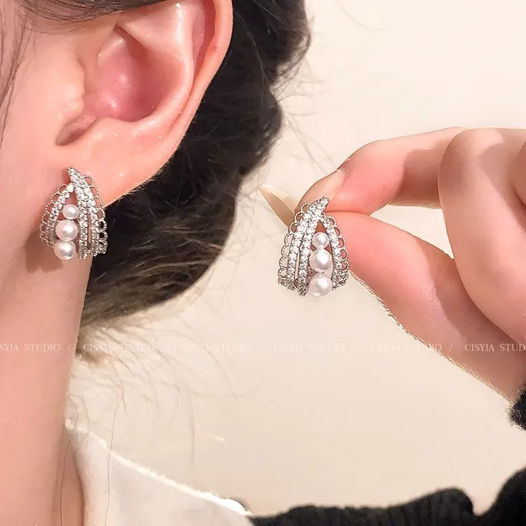 铜合金耳饰 法式精致珠珠耳环女轻奢高级感气质绝美独特小众耳钉 