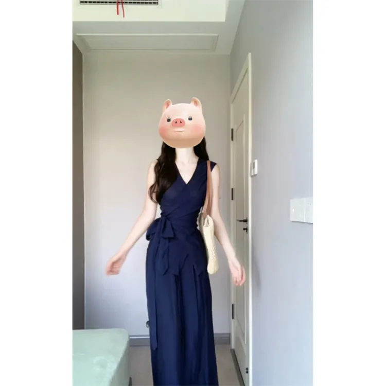 蓝色v领无袖背心连衣裙子女夏季2025新款高级感法式气质收腰长裙