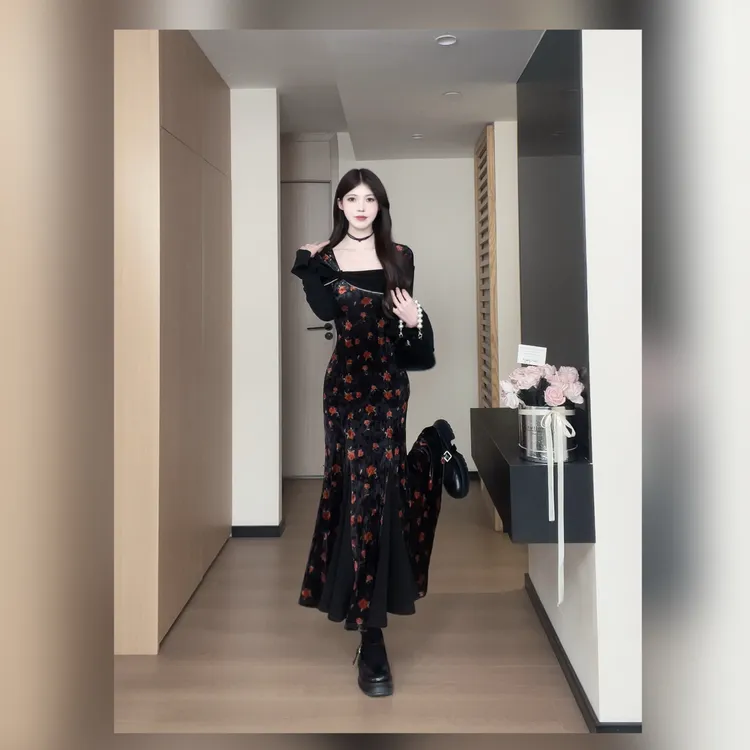 松本丧丧黑底红玫丝绒裙方领拼接喇叭袖 复古氛围感长裙B243Q2395