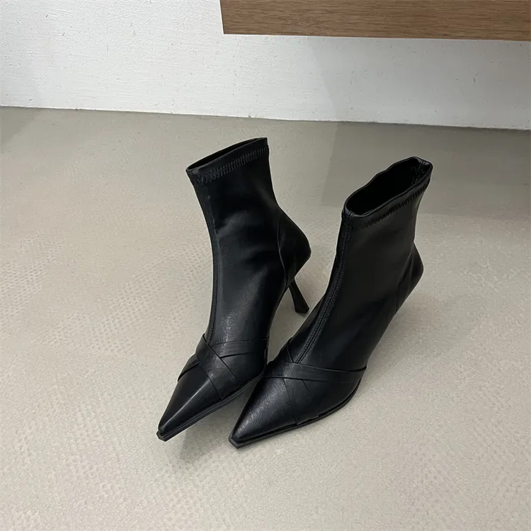 小众设计尖头气质瘦瘦靴女2025秋冬新款百搭显瘦高跟套筒短靴踝靴