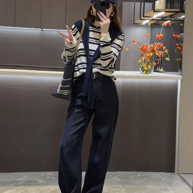 早秋独特超好看套装女2025新款披肩搭长袖条纹针织上衣休闲直筒裤
