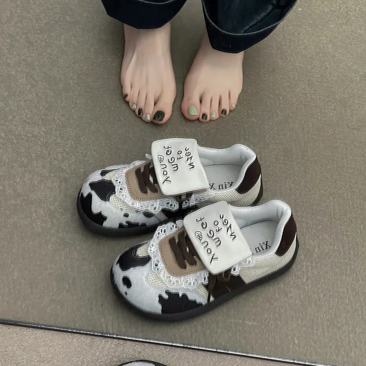 丑萌翻舌阿甘德训鞋女2025春季新款室内鞋可爱一脚蹬软底玛丽珍鞋