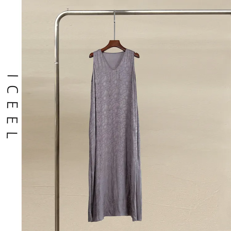 ICEEL原创轻奢高级感灰色纹理背心连衣裙女修身显瘦V领气质长裙