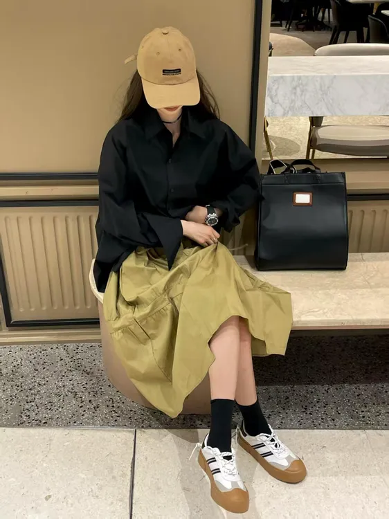 2025早秋新款韩系松弛感穿搭黑色宽松显瘦黑色衬衫百搭半身裙套装