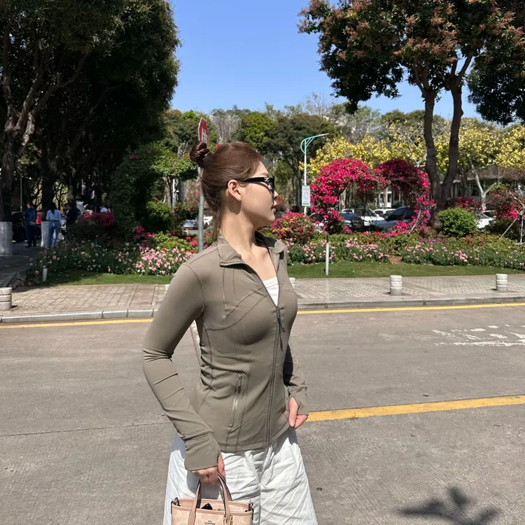 【版型显瘦面料舒服】云上Rain立领收腰修身显瘦lu感女健身瑜伽外套