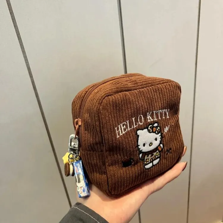 新款刺绣化妆包大容量拍立得收纳包便携出行包姨妈巾日系包零钱包