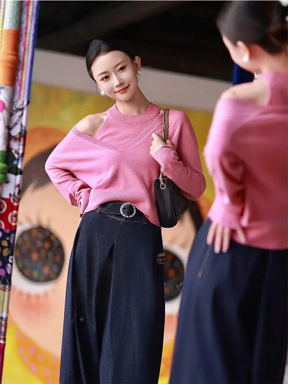 早秋韩系穿搭小众设计感洋气减龄漂亮粉色假两件露肩针织衫上衣女