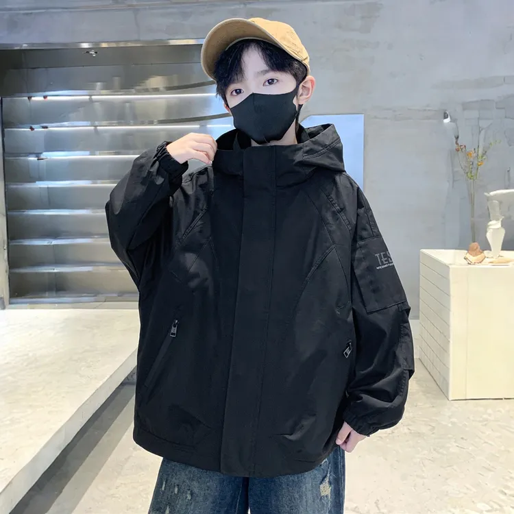 男童外套秋冬款2025新款儿童冲锋衣冬季加厚夹棉上衣中大童帅气潮