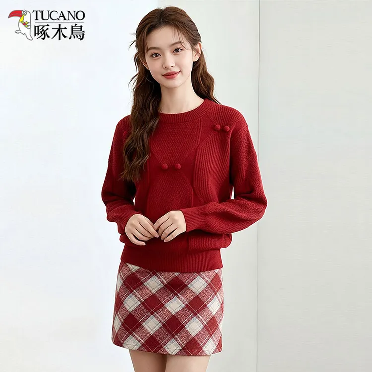 啄木鸟高级感新年红色毛衣针织衫女秋冬新款毛球装饰宽松气质上衣