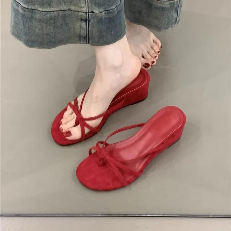 厚底坡跟人字拖2025年夏季法式甜美气质优雅绒面细带夹趾凉拖鞋子