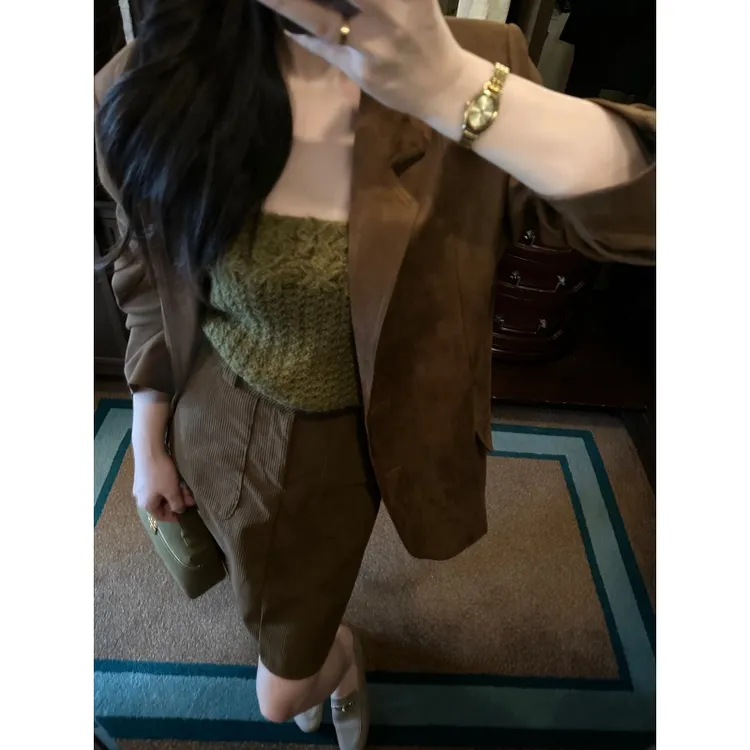 2025秋季新款姐系贵感高级感咖色外套内搭抹胸毛衣半身裙三件套