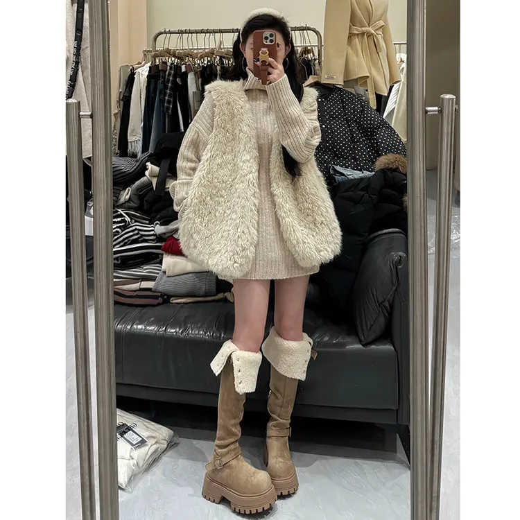 秋冬流行穿搭一整套女2025新款高领针织衫叠穿毛绒马甲外套两件套