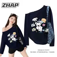 【ZHAP】斜领露肩显瘦宽松爆款卡通狗狗高级长袖t恤女百搭韩系穿搭